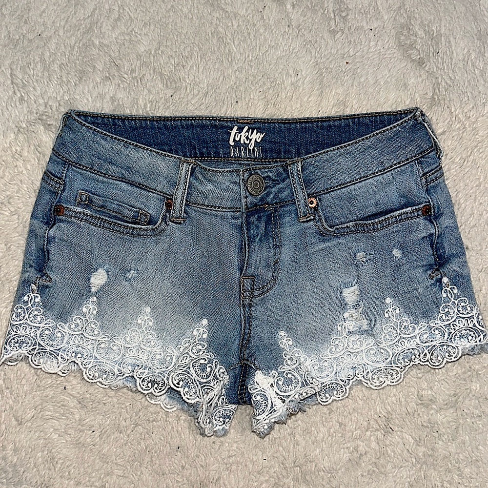 Tokyo Darling Lace-Bottom Jean Shorts (sz 00)